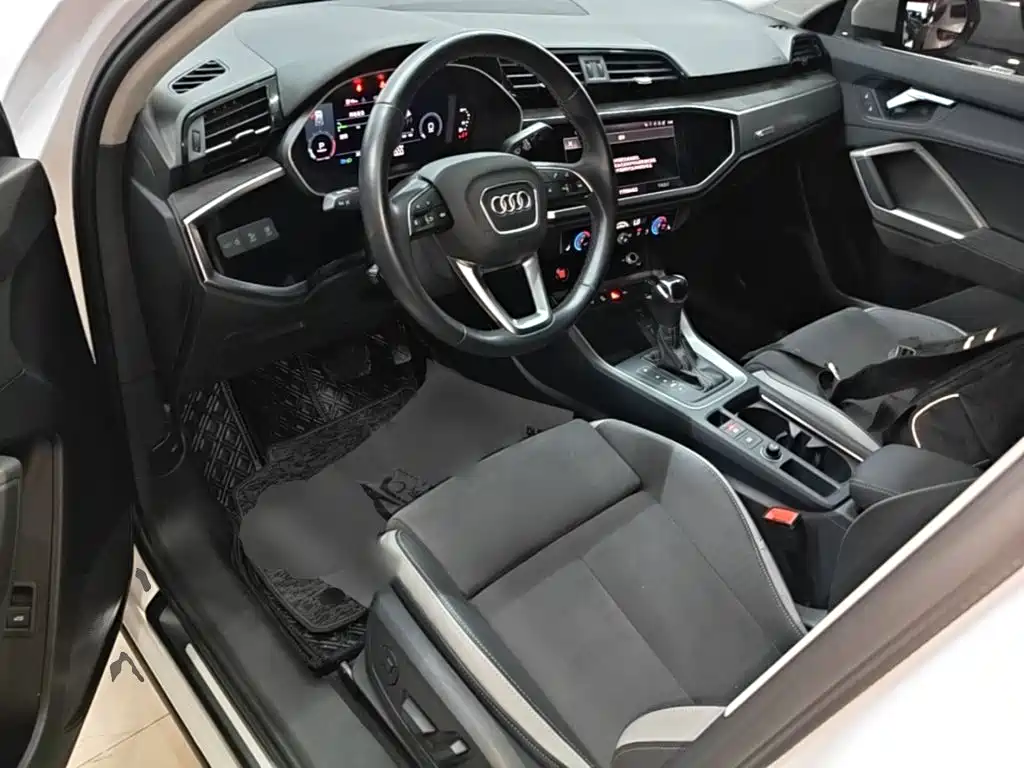 Audi Q3 2022 35 TFSI aggressive and dynamic model купить на сайте DeffCars