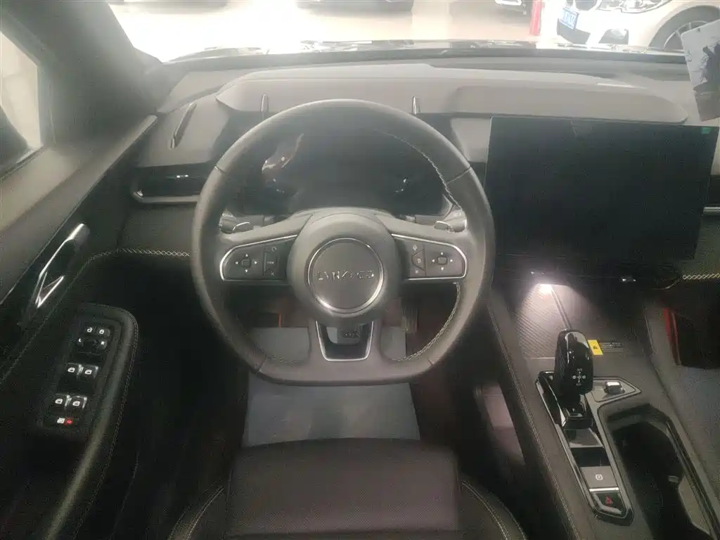 Lynk & Co 03 2023 1.5TD DCT Pro купить на сайте DeffCars
