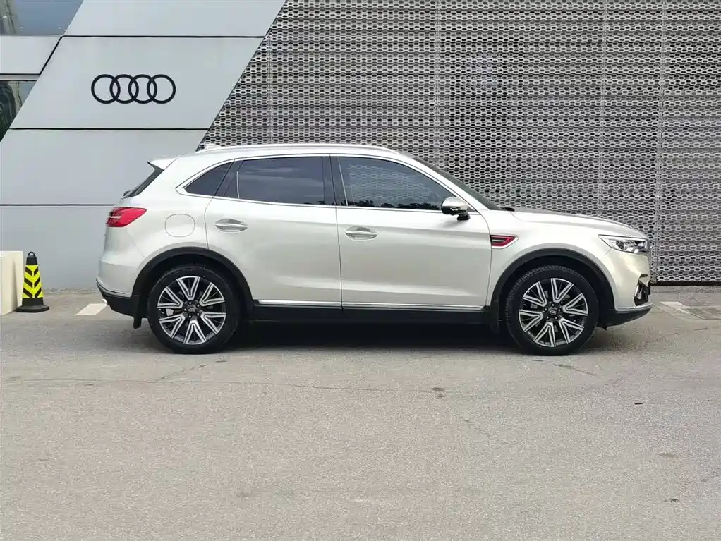 Hongqi HS5 2022 2.0T Zhilian Qixiang four-wheel drive version купить на сайте DeffCars