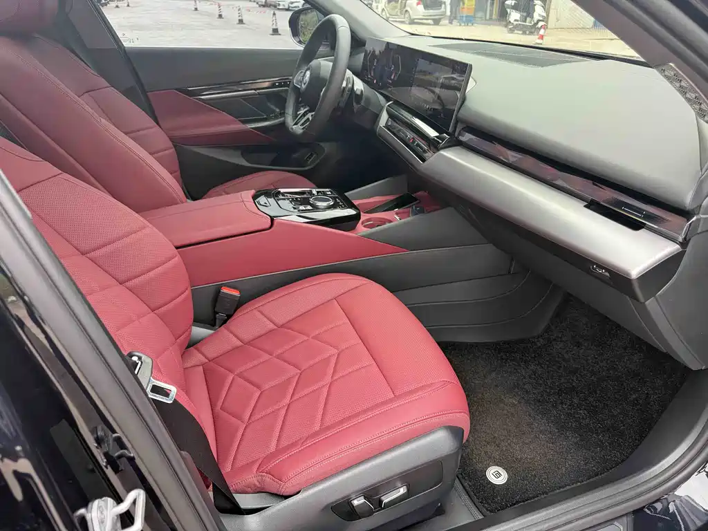 BMW 5 Series 2025 530Li Leading M Sports Package купить на сайте DeffCars