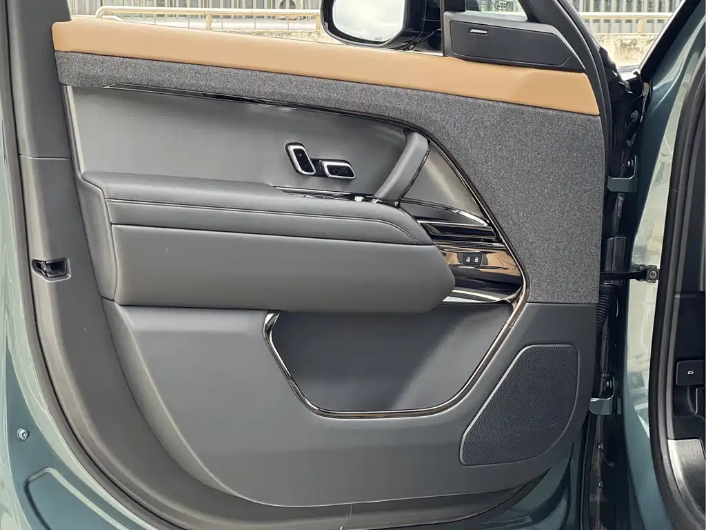 Range Rover Sport 2023 400PS Dynamic SE купить на сайте DeffCars