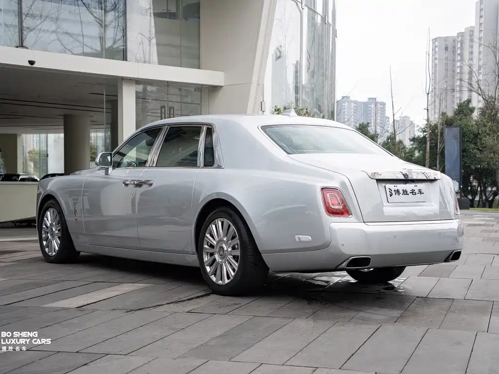 Phantom 2018 6.7T standard wheelbase version купить на сайте DeffCars