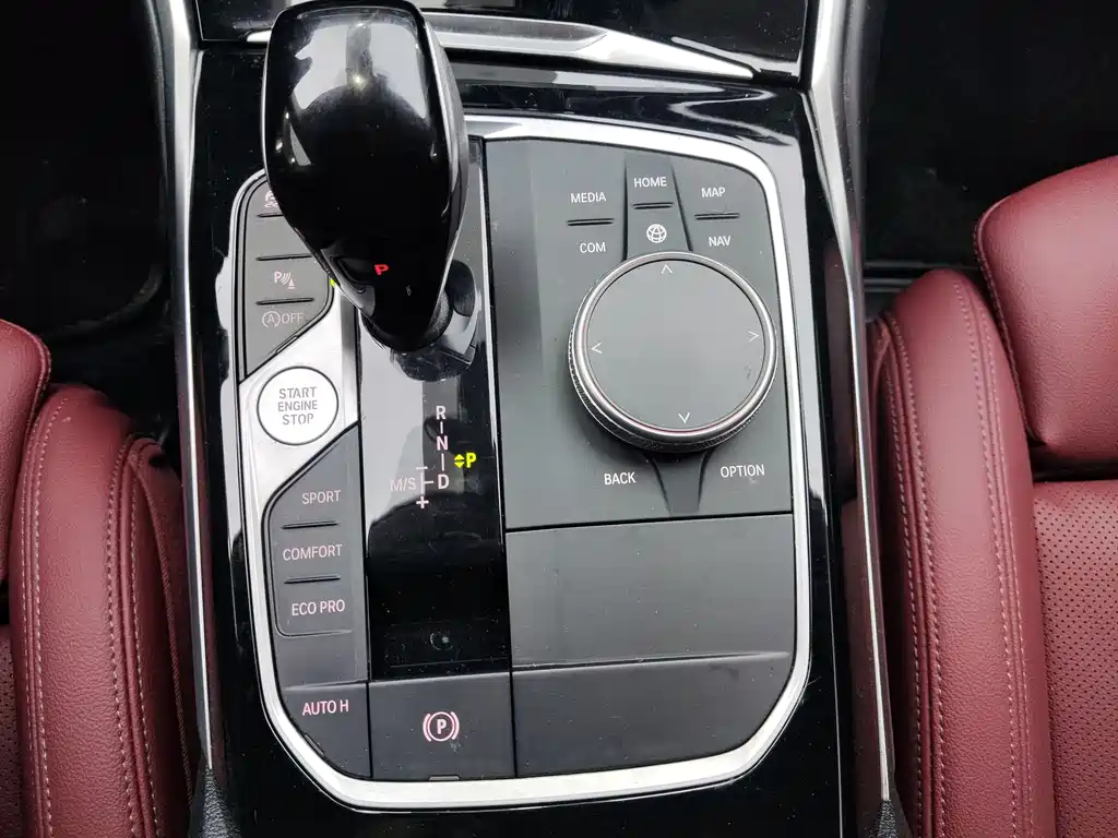 BMW 3 Series 2022 320i Sports Package купить на сайте DeffCars