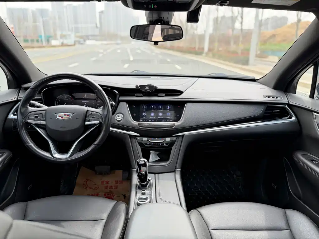 Cadillac XT6 2022 2.0T six-seat four-wheel drive stylish model купить на сайте DeffCars