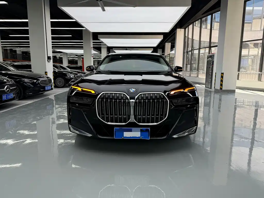 BMW 7 Series 2023 735Li M Sports Package купить на сайте DeffCars