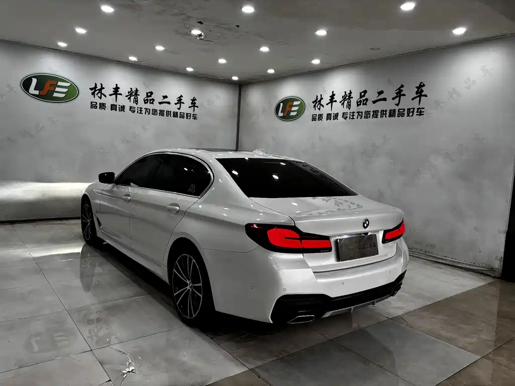 BMW 5 Series 2023 530Li Leading M Sports Package купить на сайте DeffCars