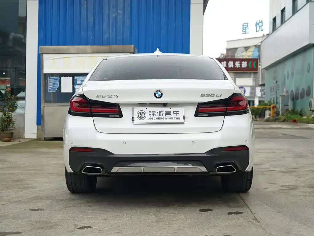 BMW 5 Series 2022 530Li Leading M Sports Package купить на сайте DeffCars