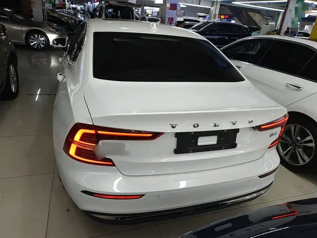 Volvo S60 2023 B4 Zhiyi Luxury Edition купить на сайте DeffCars
