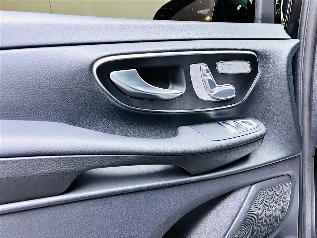 Mercedes-Benz V-Class 2017 V 260 Premium Edition купить на сайте DeffCars