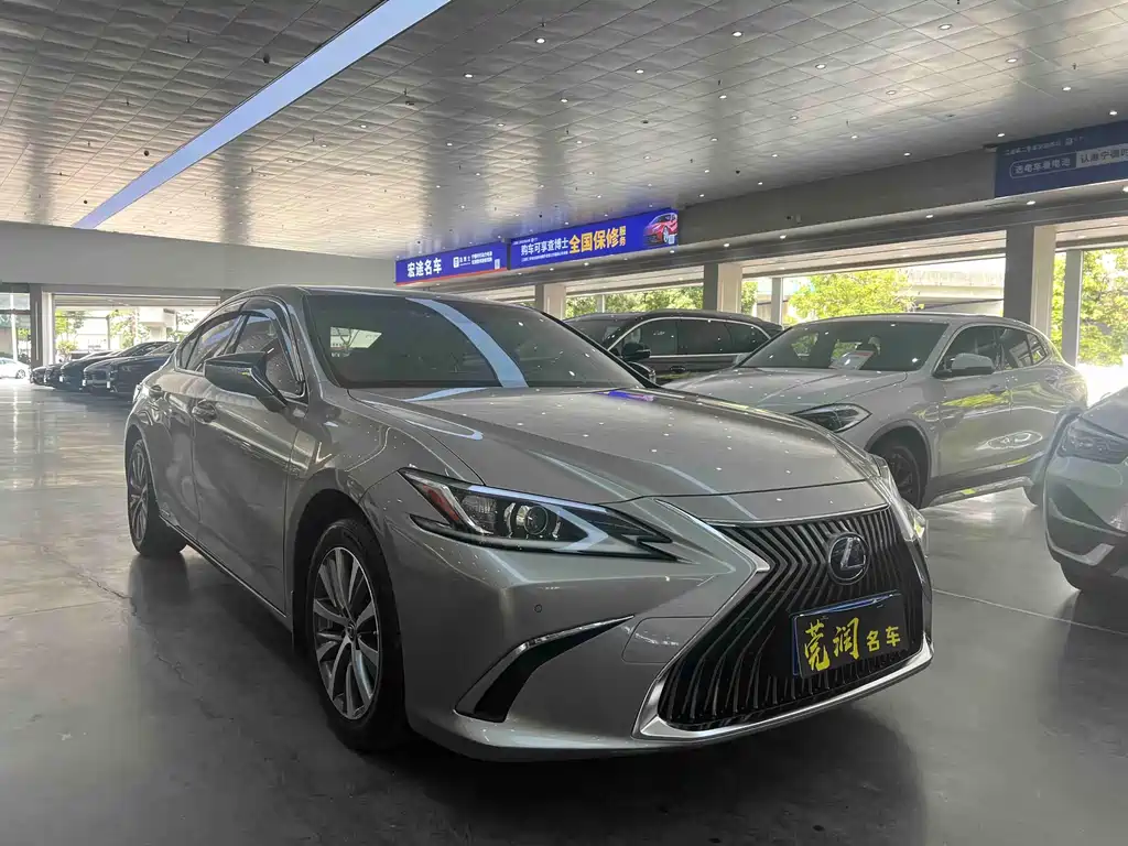 Lexus ES 2020 300h Excellence Edition купить на сайте DeffCars