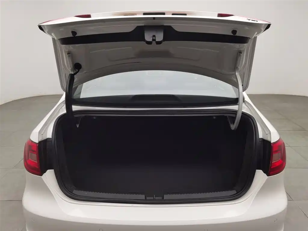 Sagitar 2012 1.4TSI automatic luxury model купить на сайте DeffCars