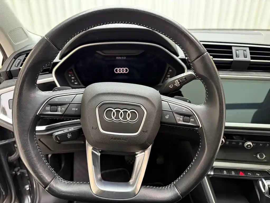 Audi Q3 2022 35 TFSI Fashionable and Dynamic купить на сайте DeffCars