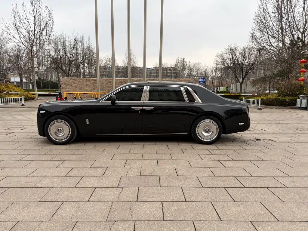 Phantom 2018 6.7T long wheelbase version купить на сайте DeffCars