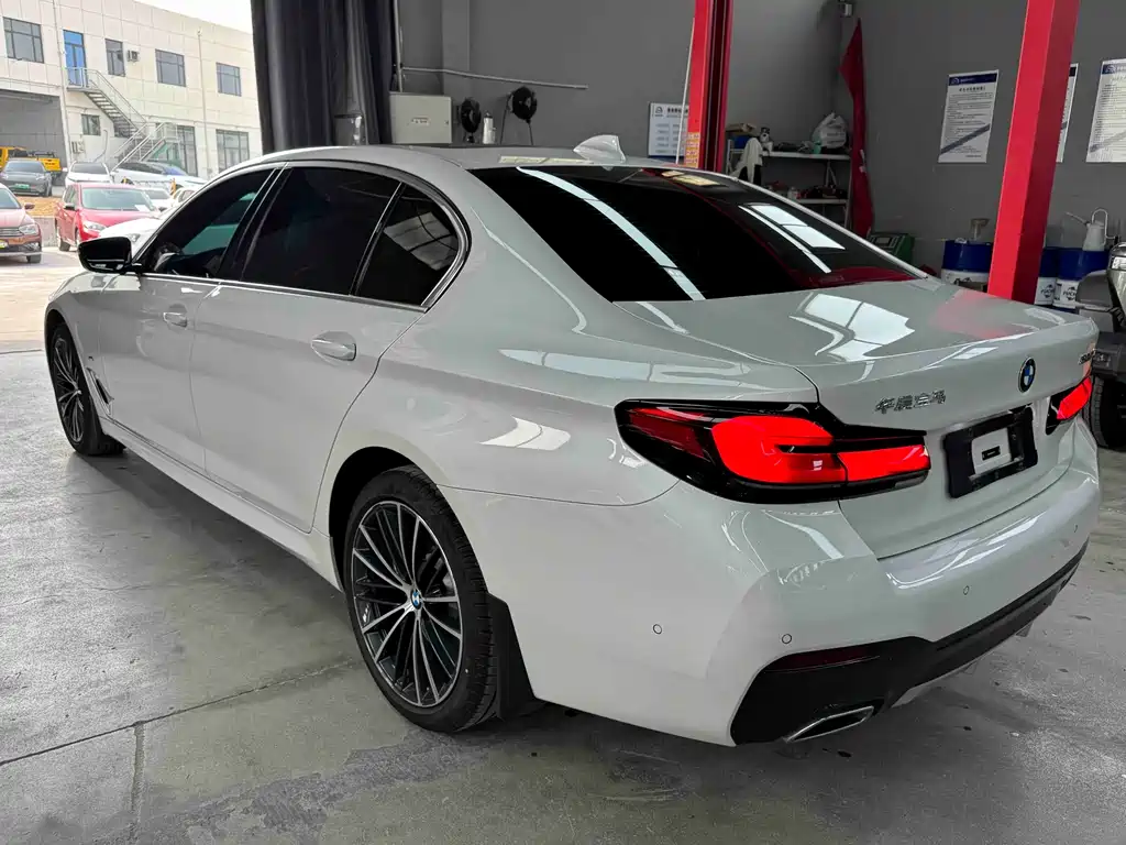 BMW 5 Series 2023 530Li Leading M Sports Package купить на сайте DeffCars