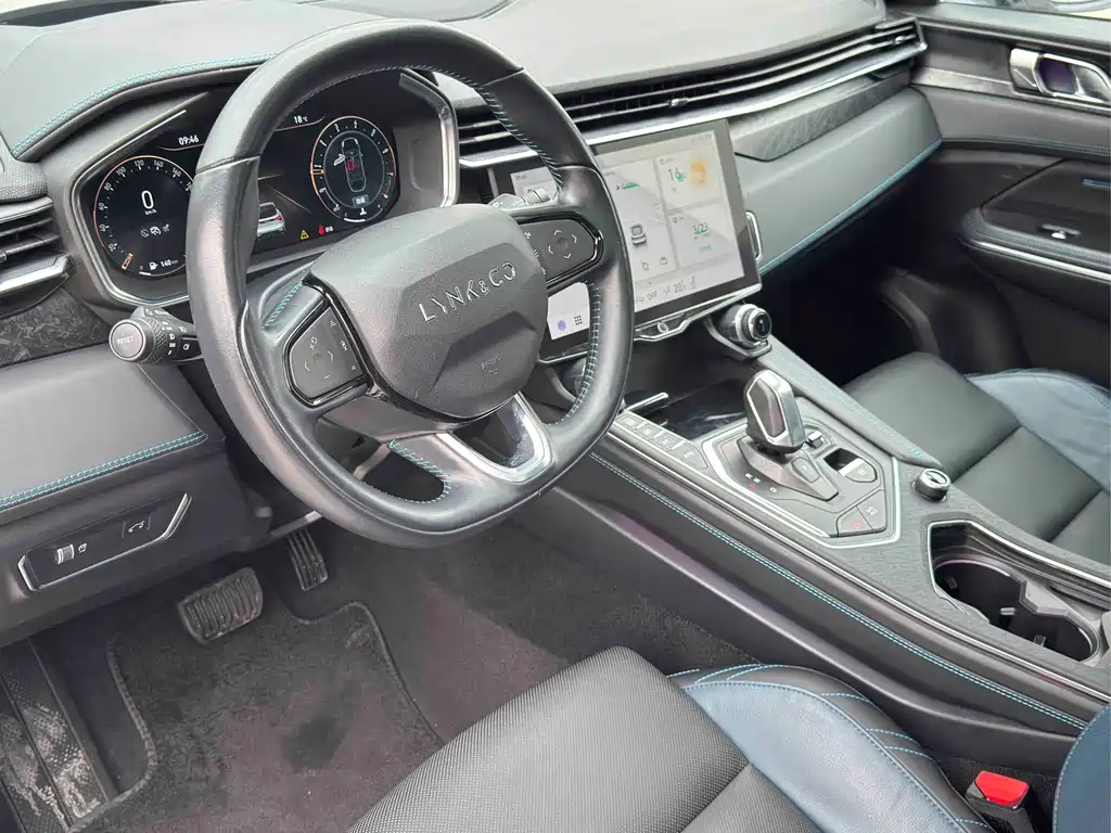 Lynk & Co 05 2020 2.0TD two-wheel drive shines Halo купить на сайте DeffCars