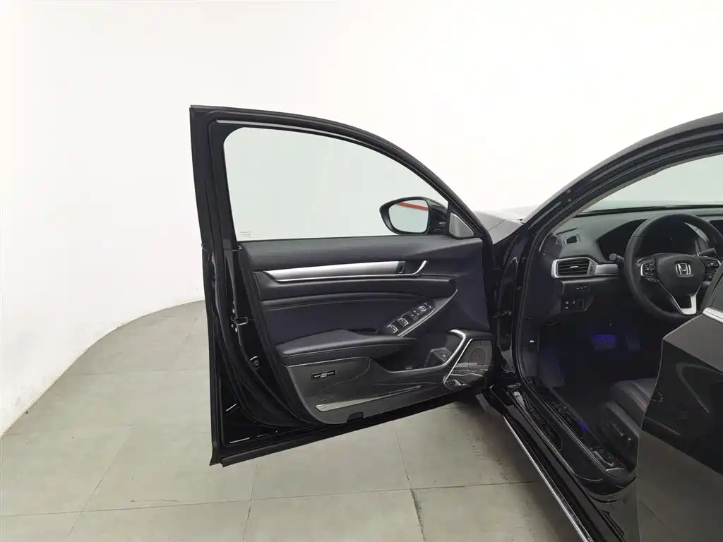 Accord 2022 Sharp Hybrid 2.0L Sharp Collar Edition купить на сайте DeffCars