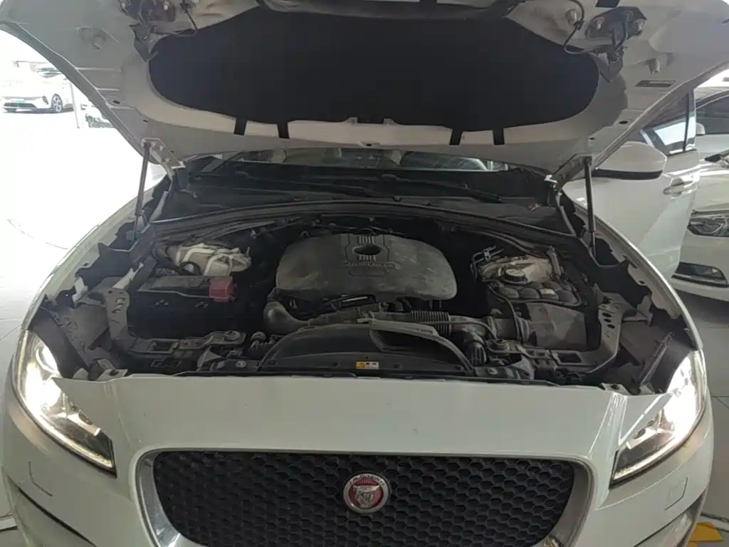 Jaguar F-PACE 2016 2.0T 2WD Urban Exclusive Edition купить на сайте DeffCars