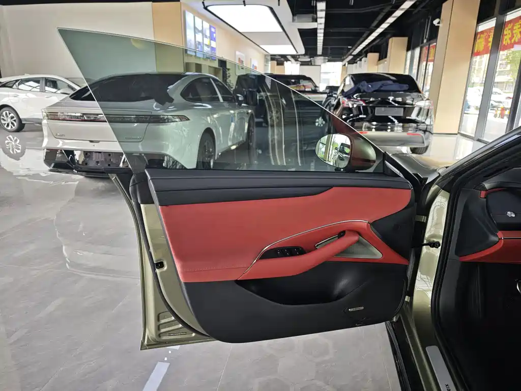 Xiaomi SU7 2024 four-wheel drive, ultra-long battery life, high-end smart driving Max version купить на сайте DeffCars