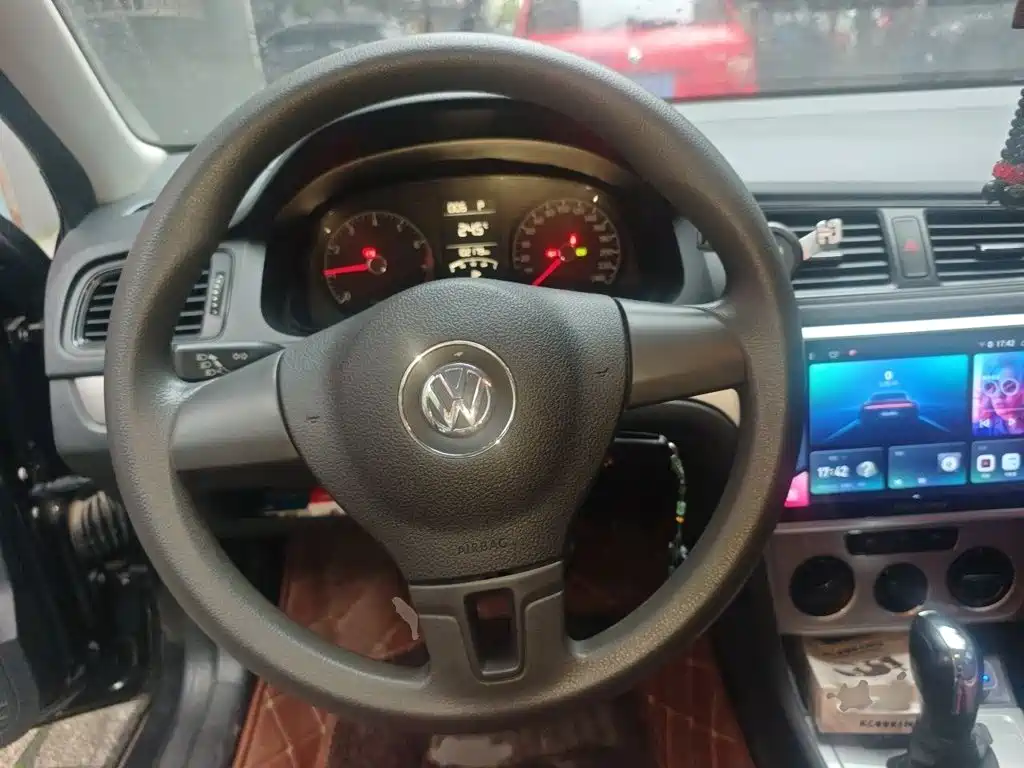 Lavida 2013 1.6L automatic fashion version купить на сайте DeffCars