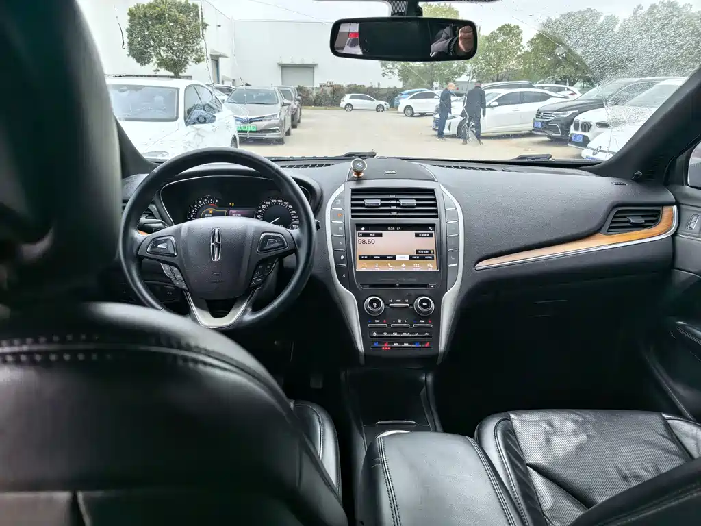 Lincoln MKC 2017 2.0T Two-wheel drive Premium Edition купить на сайте DeffCars