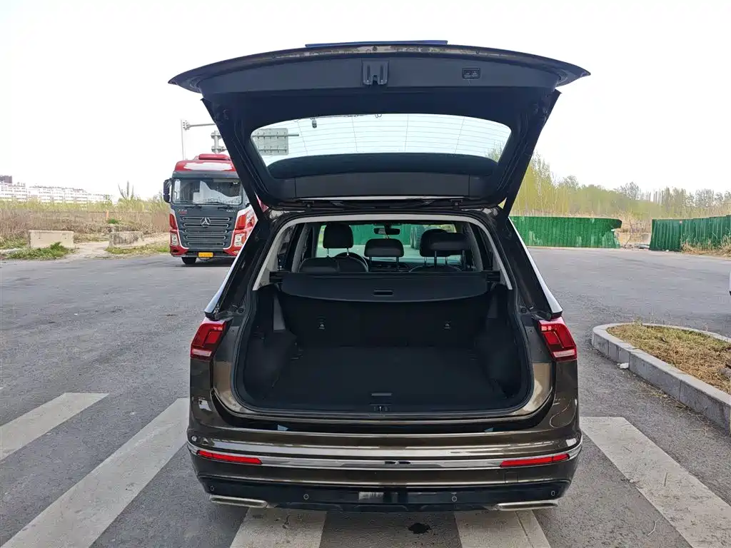 Tiguan L 2021 330TSI automatic two-wheel drive R-Line version купить на сайте DeffCars