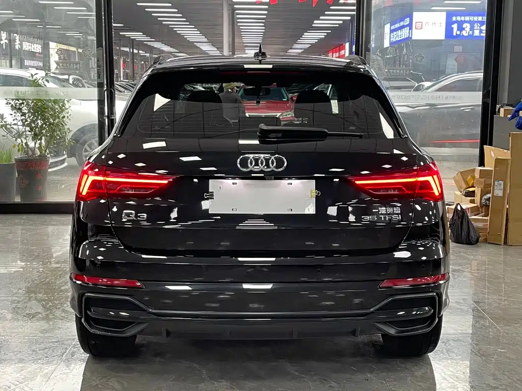 Audi Q3 2022 35 TFSI Fashionable and Dynamic купить на сайте DeffCars