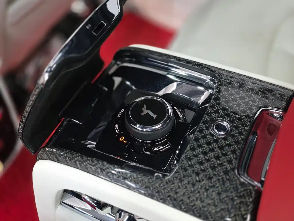 Cullinan 2018 four-seat version купить на сайте DeffCars