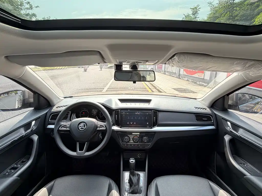 Komic 2022 1.5L automatic comfort version купить на сайте DeffCars