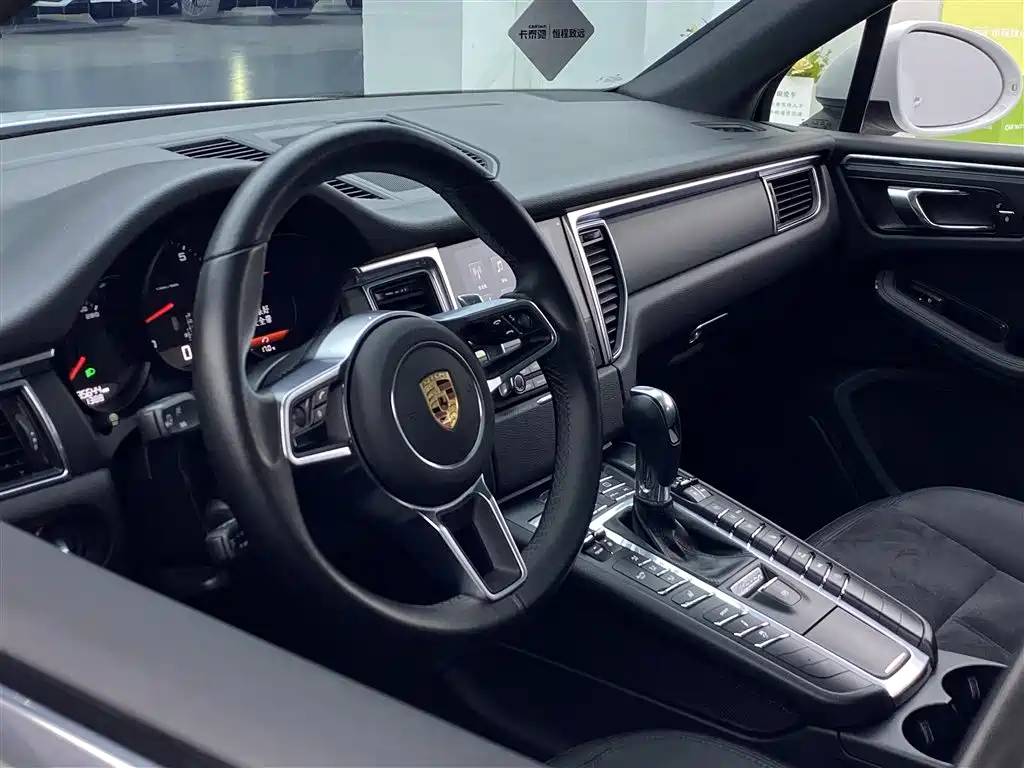 Macan 2017 Macan 2.0T купить на сайте DeffCars