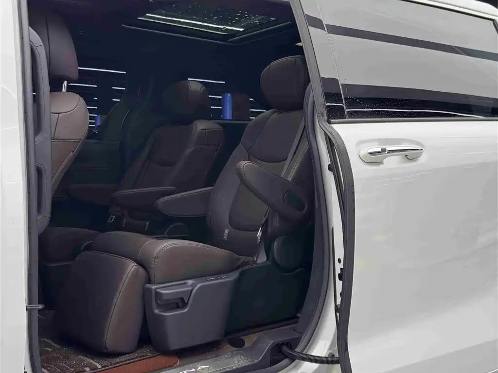 SIENNA 2023 2.5L Hybrid Platinum Edition купить на сайте DeffCars