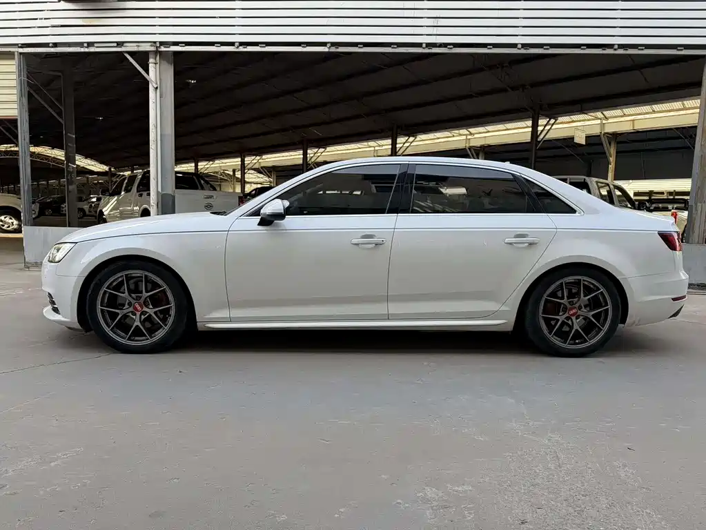 Audi A4L 2018 30th Anniversary Model 40 TFSI Enterprising купить на сайте DeffCars