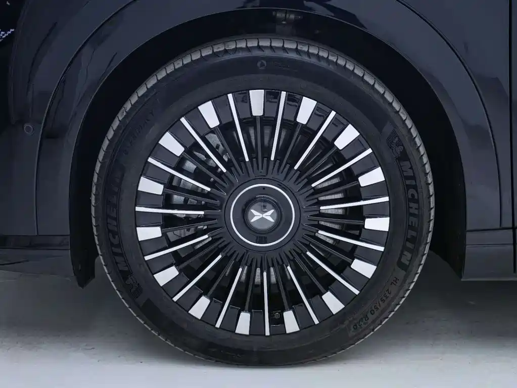 Xpeng X9 2025 pure electric 740 long battery life Max купить на сайте DeffCars