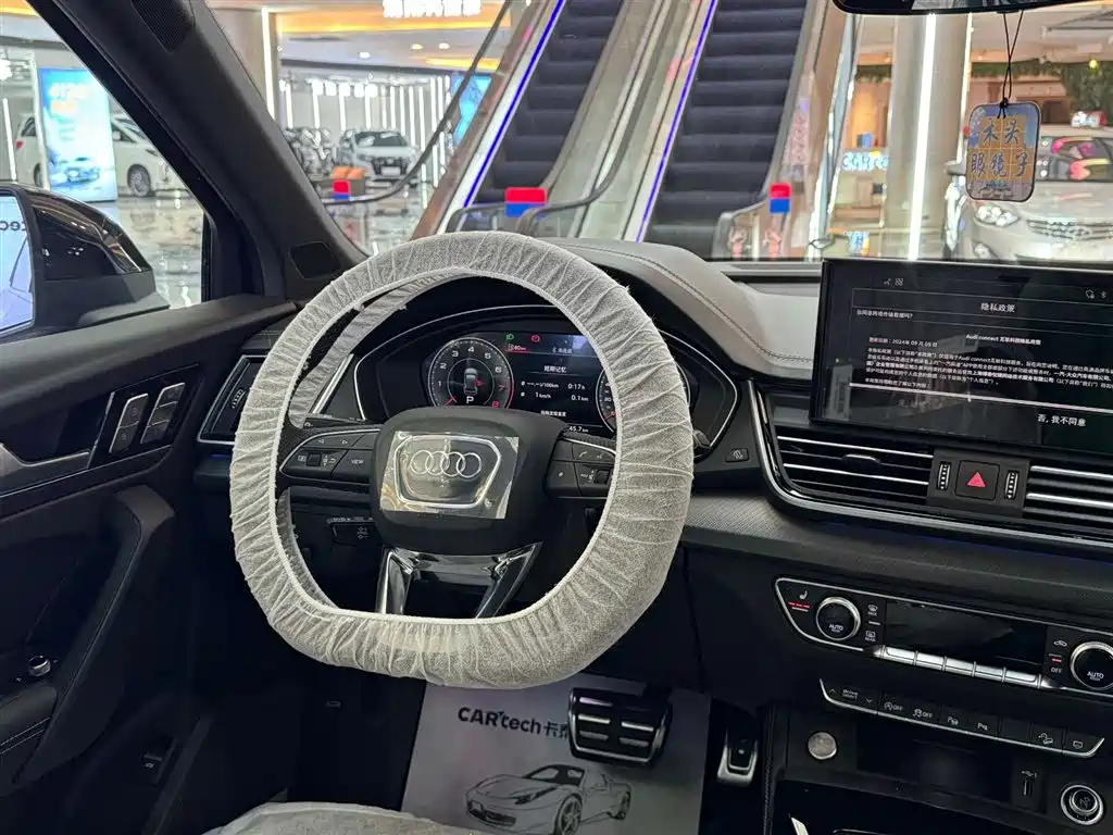 Audi Q5L 2025 45th Anniversary Collector's Edition 45 TFSI Luxurious and Dynamic купить на сайте DeffCars