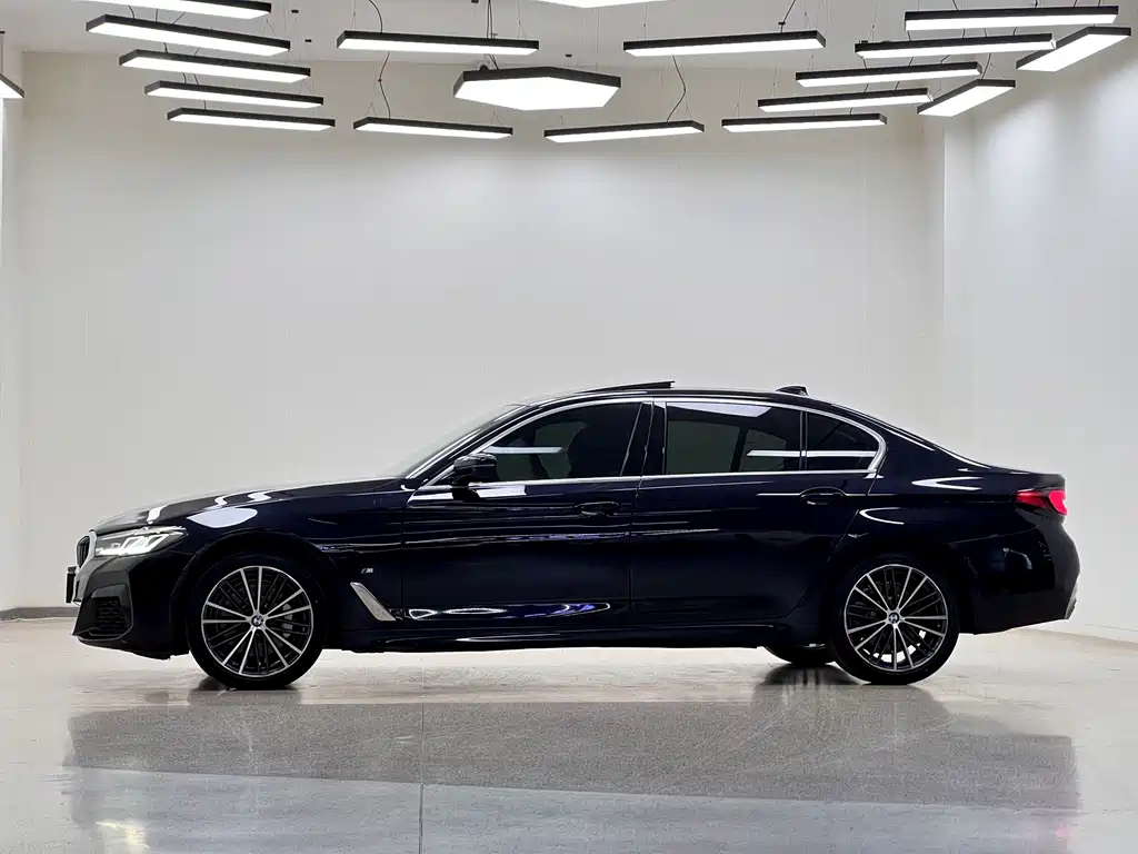 BMW 5 Series 2022 facelift 530Li leading M sports package купить на сайте DeffCars