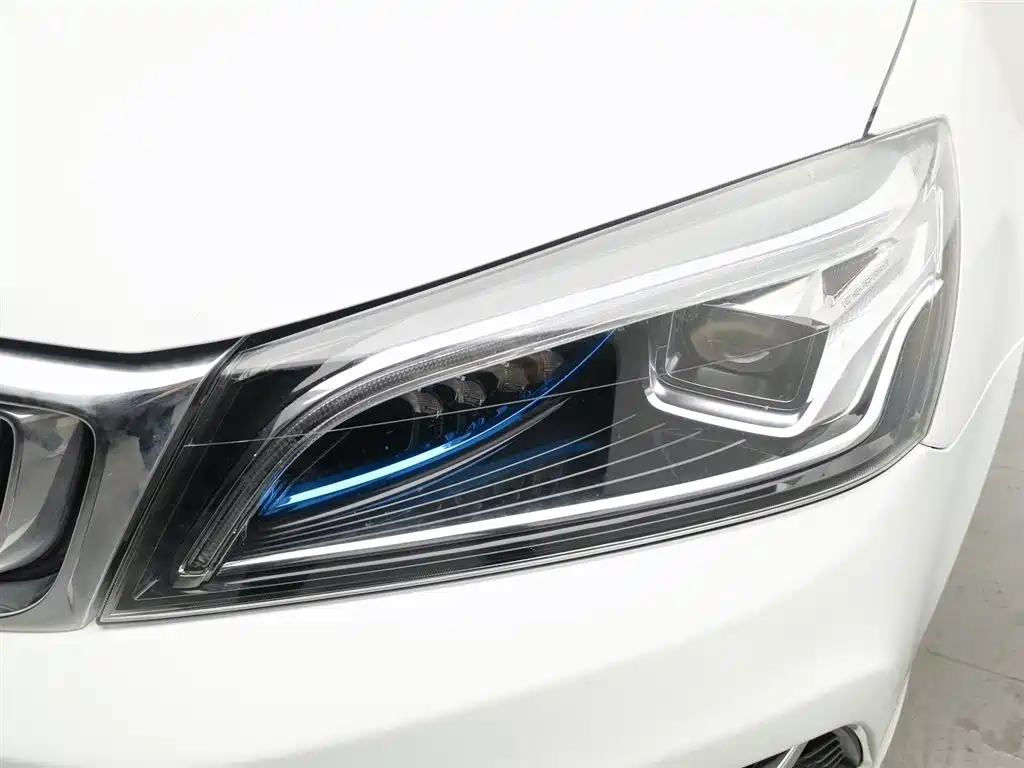 Emgrand 2019 Leading Edition 1.5L CVT upward interconnection type National VI купить на сайте DeffCars