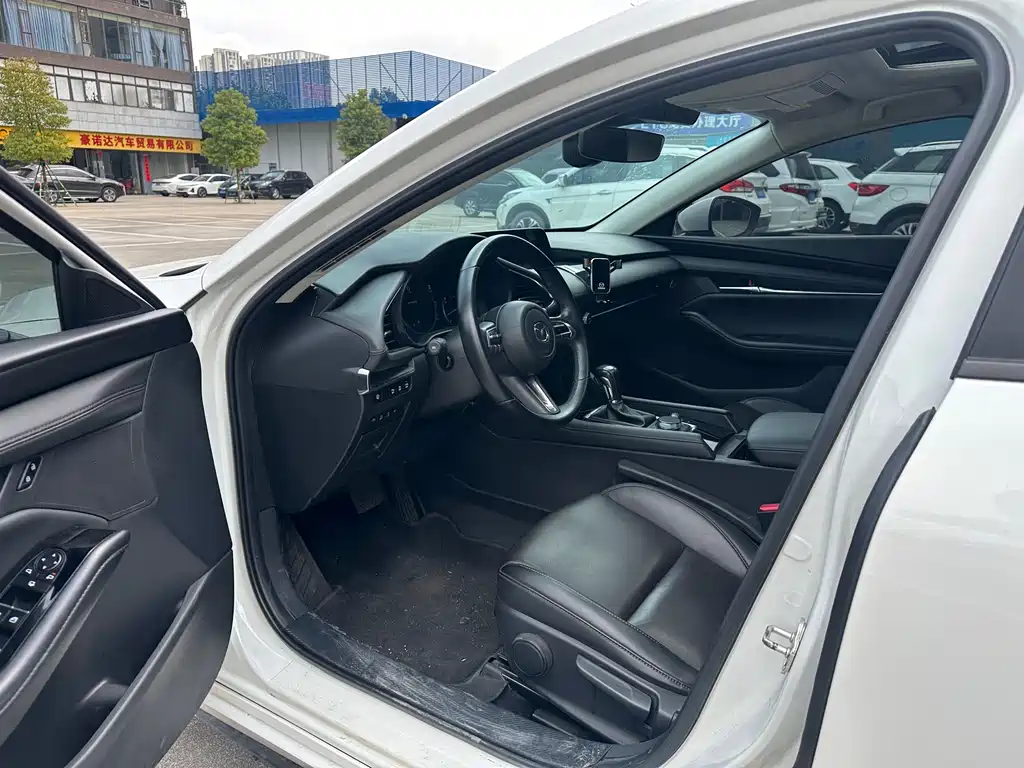 Mazda3 Angkesela 2022 2.0L Automatic Premium Edition купить на сайте DeffCars
