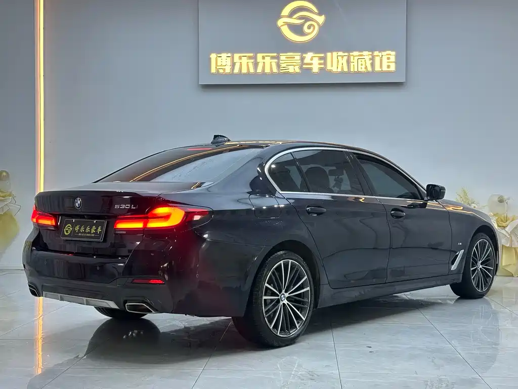 BMW 5 Series 2023 530Li Leading M Sports Package купить на сайте DeffCars
