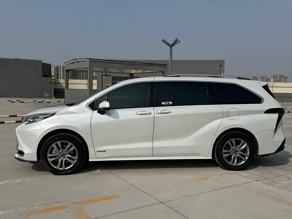 SIENNA 2023 2.5L Hybrid Comfort Edition купить на сайте DeffCars