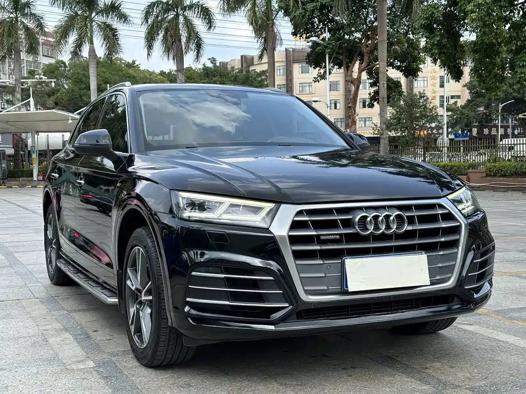 Audi Q5L 2018 40 TFSI enjoys fashionable style, National V купить на сайте DeffCars