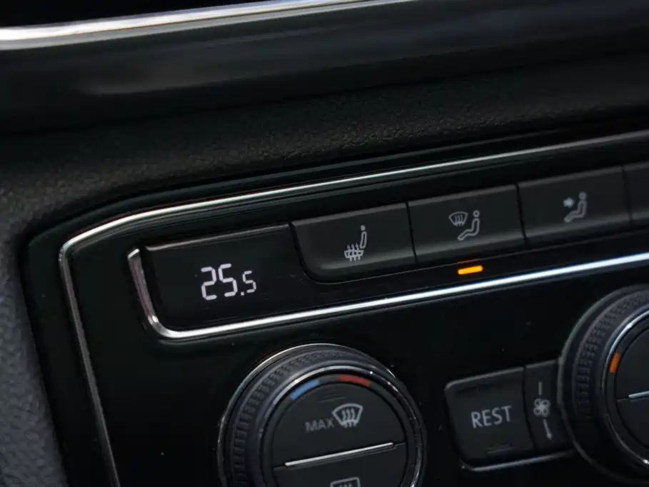 Touron 2020 facelift 330TSI two-wheel drive luxury version купить на сайте DeffCars