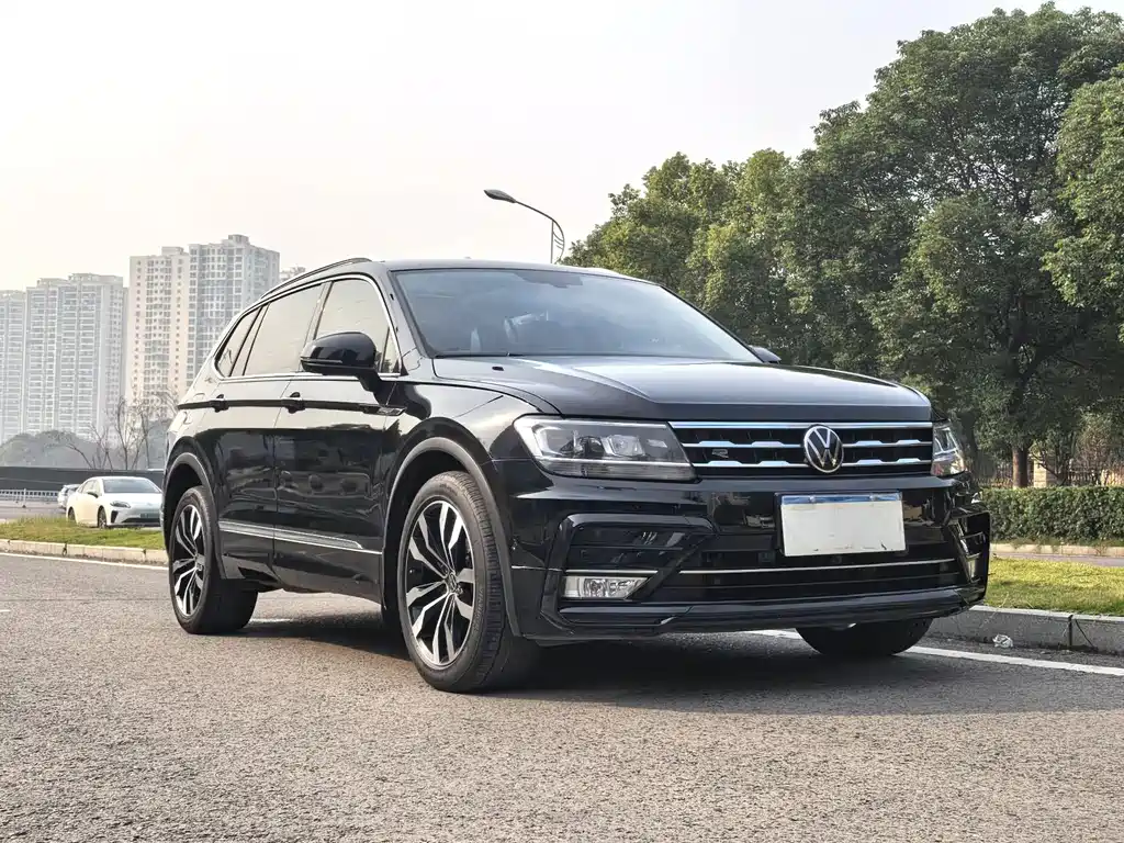 Tiguan L 2021 330TSI automatic two-wheel drive R-Line version купить на сайте DeffCars