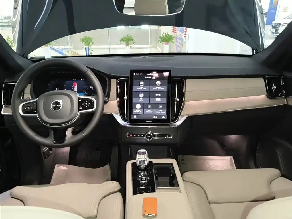 Volvo XC90 plug-in hybrid 2025 facelift T8 Zhiyuan luxury version 7 seats купить на сайте DeffCars