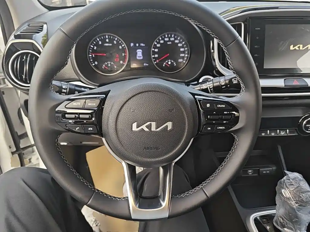 Yipao (KX1) 2026款 1.4L 天窗版 купить на сайте DeffCars