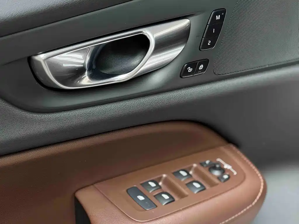 Volvo S60 2023 B4 Zhiyuan Luxury Edition купить на сайте DeffCars
