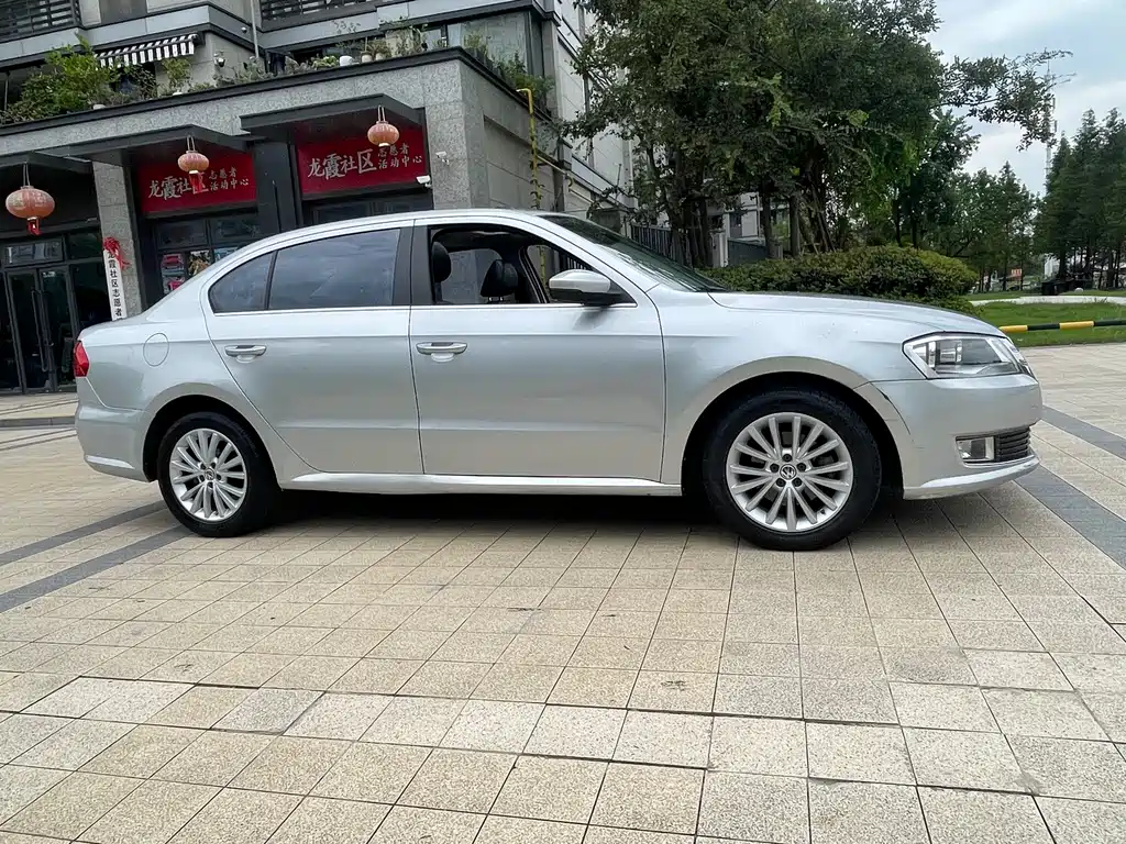 Lavida 2013 1.4TSI DSG Deluxe Navigation Edition купить на сайте DeffCars