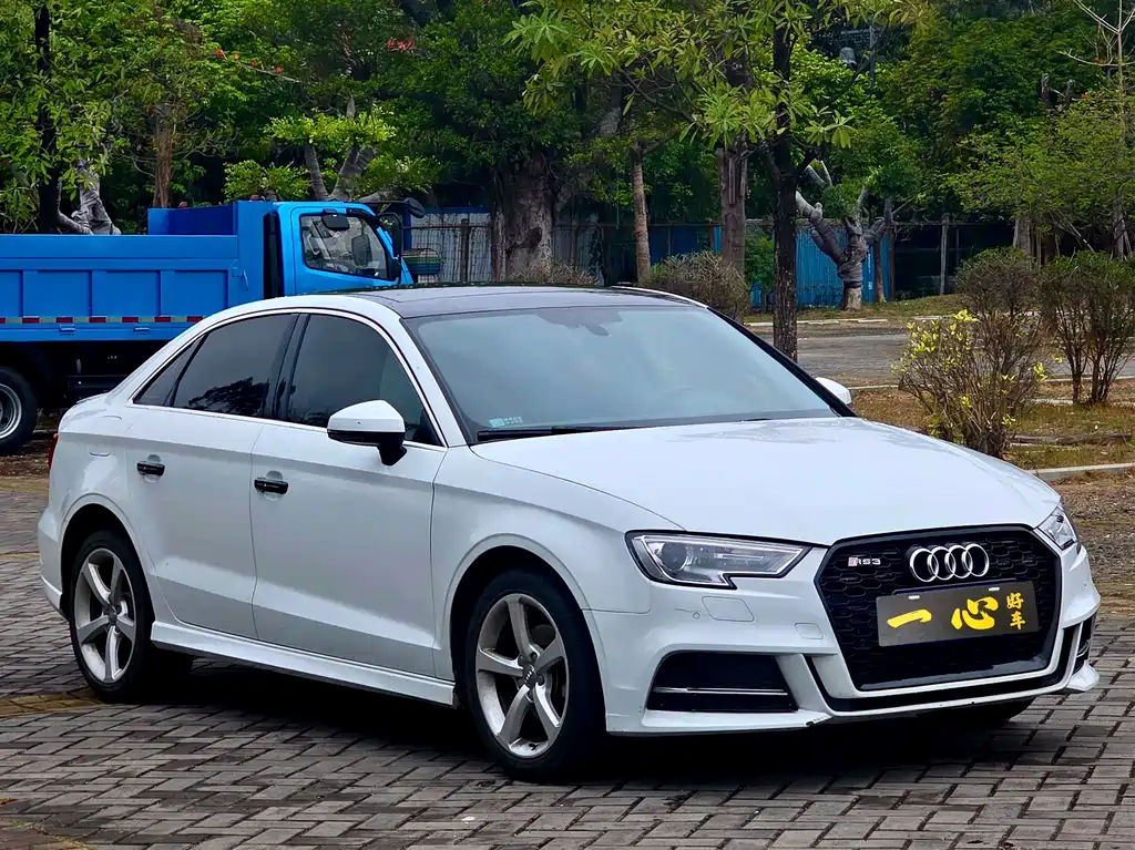 Audi A3 2018 30th Anniversary Model Limousine 35 TFSI Fashion Model купить на сайте DeffCars