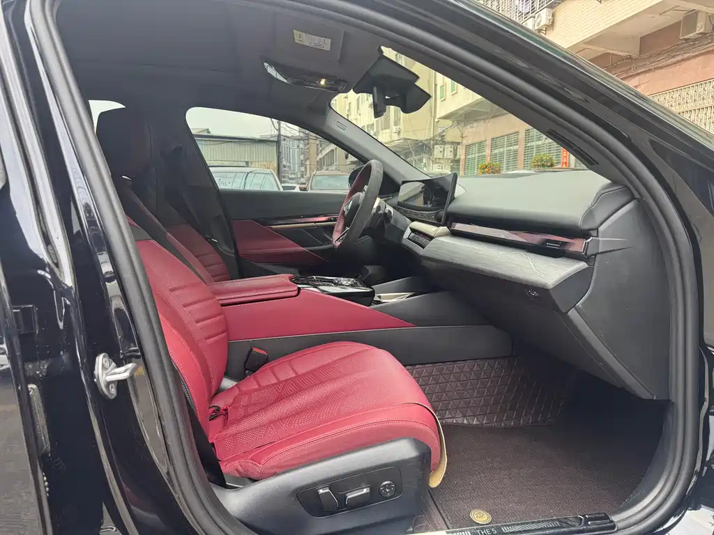 BMW 5 Series 2025 530Li Exclusive M Sports Package купить на сайте DeffCars