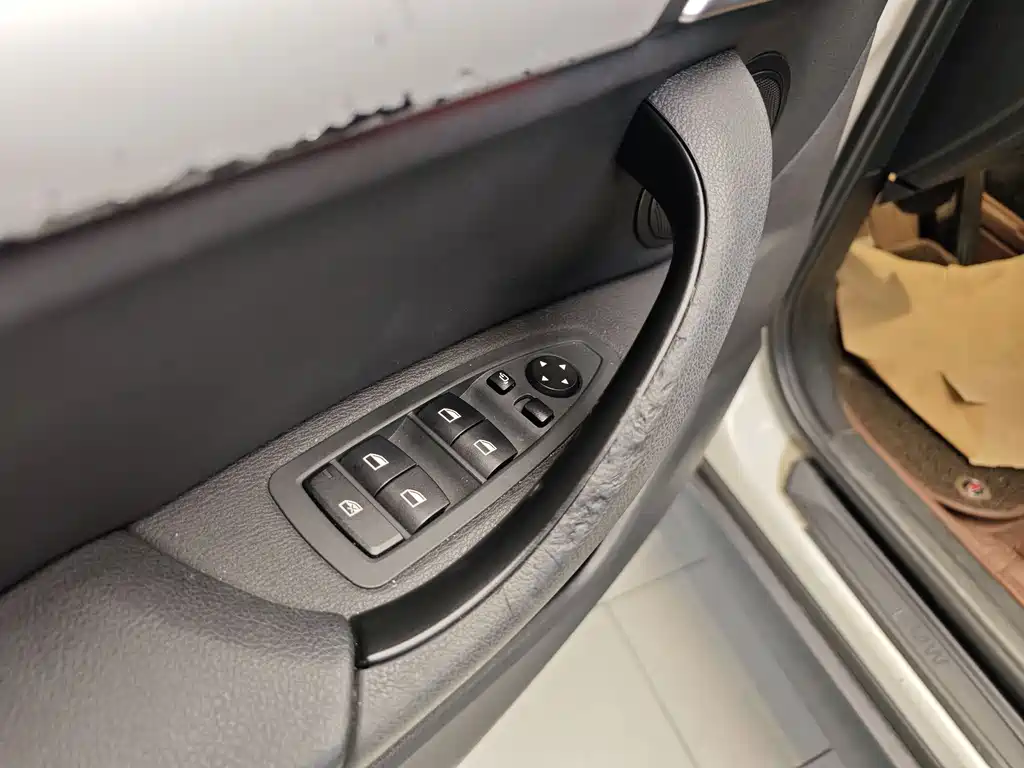 BMW X1 2016 sDrive18Li Exclusive Model купить на сайте DeffCars