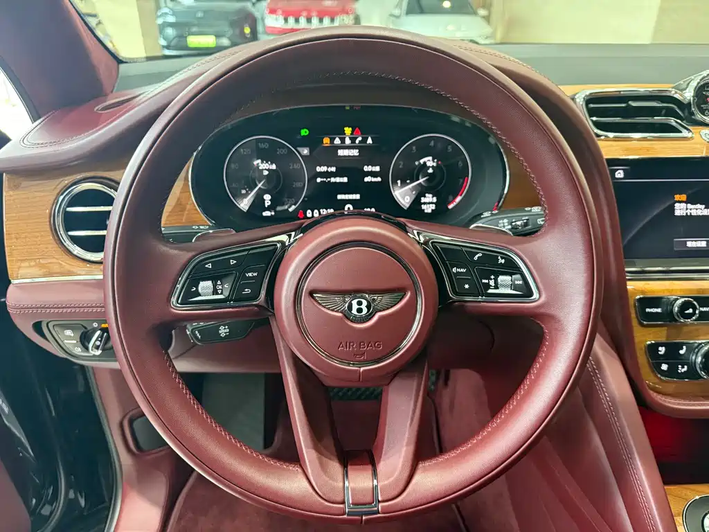 Bentayga 2021 4.0T V8 купить на сайте DeffCars