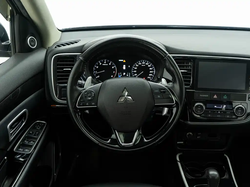 Outlander 2019 2.4L four-wheel drive exclusive version, 7 seats, National VI купить на сайте DeffCars